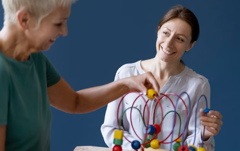 woman doing an occupational therapy session with a psychologist