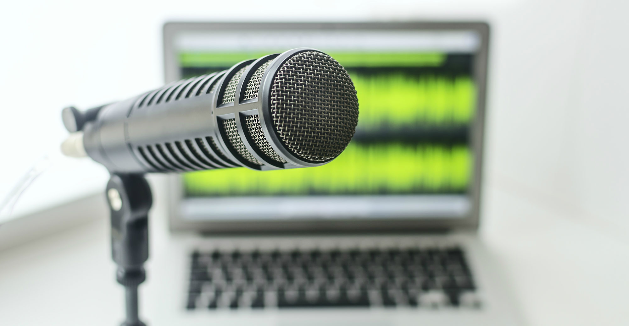 A Short and Complete Guide to Microphone Technique for Podcasters